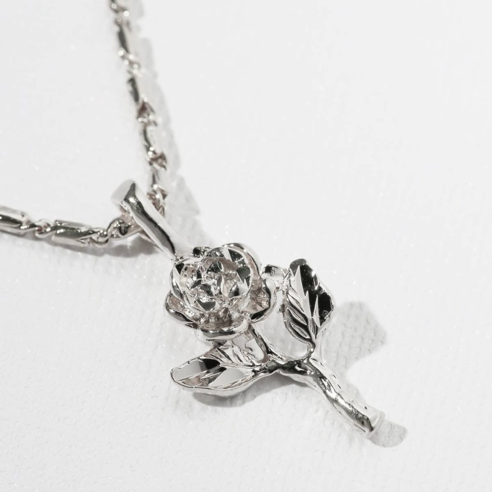 Vanessa mooney LITTLE ROSE CHARM NECKLACE  SILVER